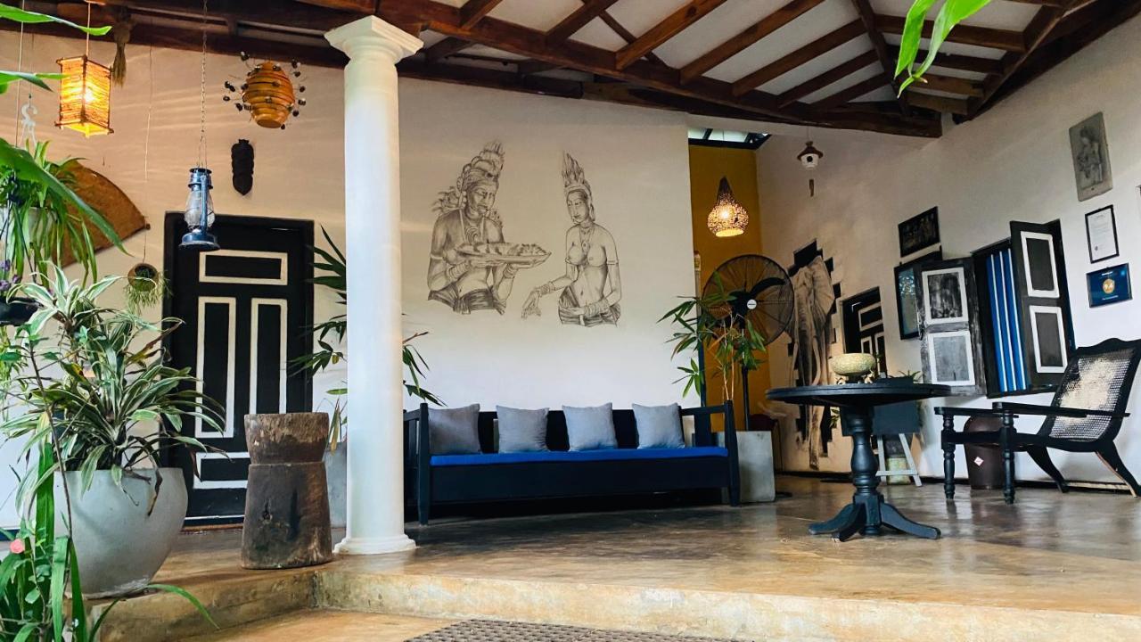 The Courtyard Villa Сигирия Екстериор снимка