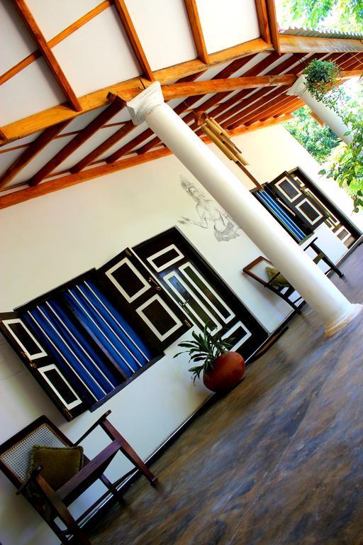 The Courtyard Villa Сигирия Екстериор снимка