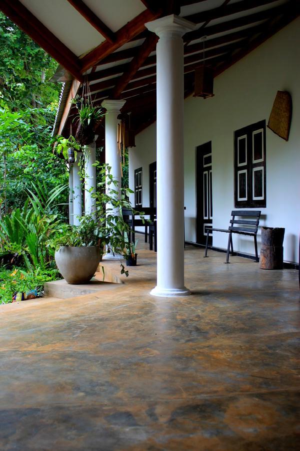The Courtyard Villa Сигирия Екстериор снимка