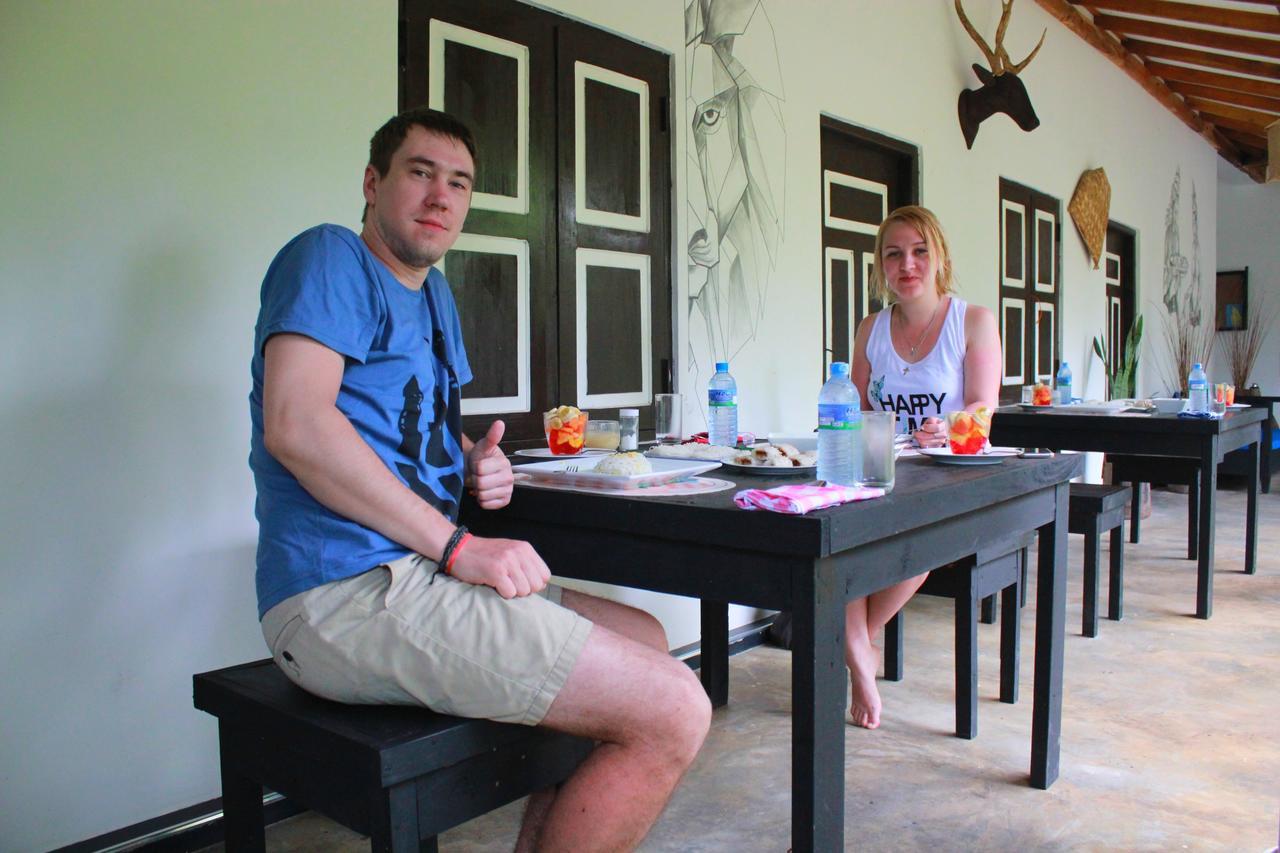 The Courtyard Villa Сигирия Екстериор снимка