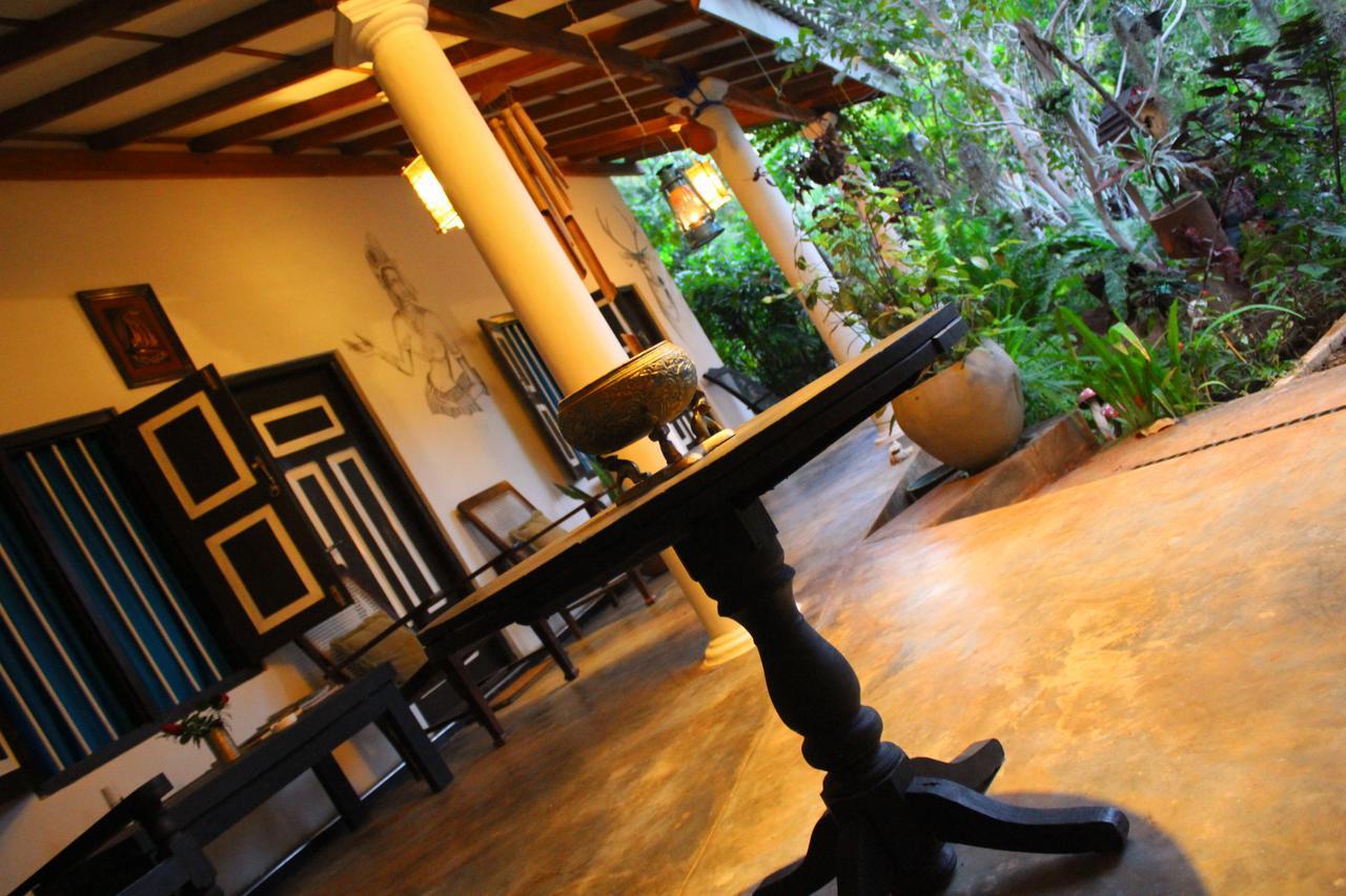 The Courtyard Villa Сигирия Екстериор снимка
