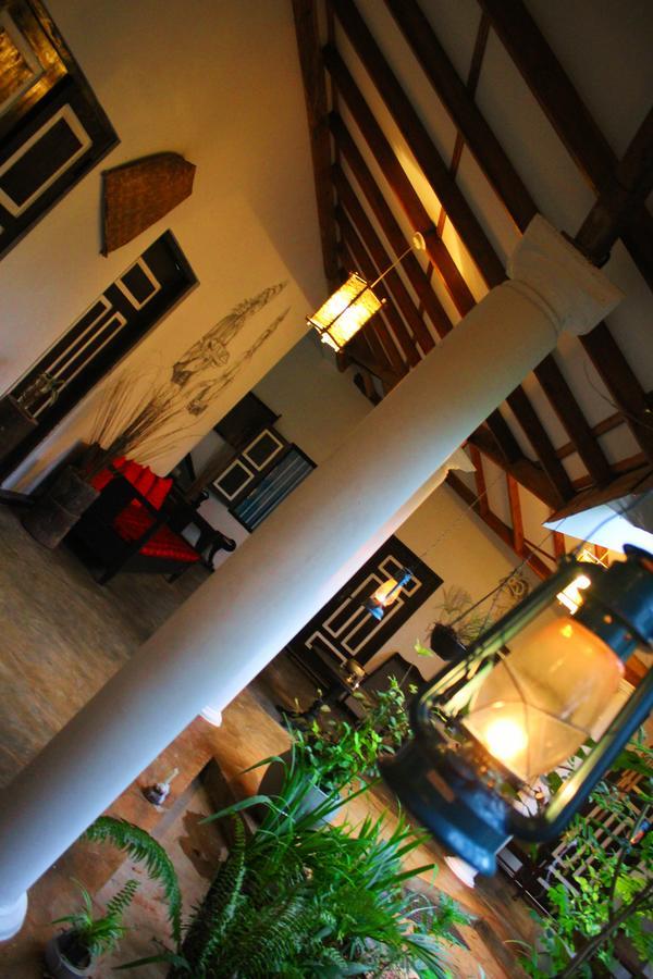 The Courtyard Villa Сигирия Екстериор снимка