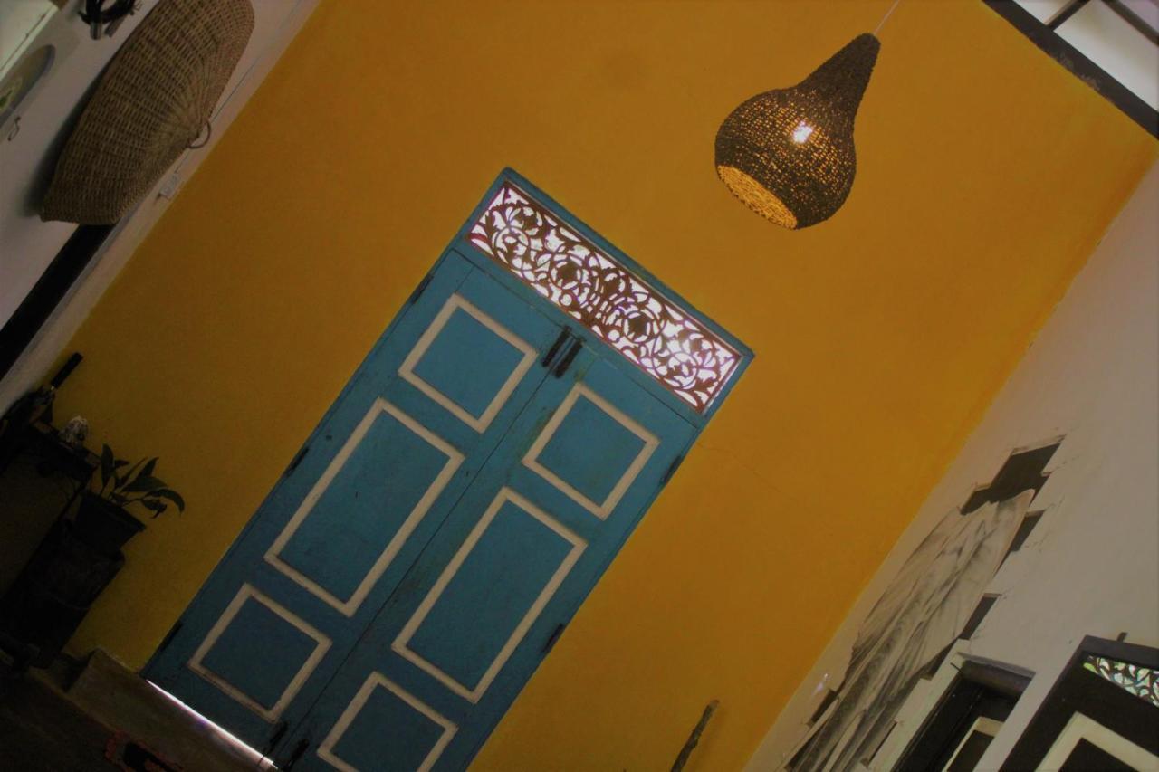The Courtyard Villa Сигирия Екстериор снимка